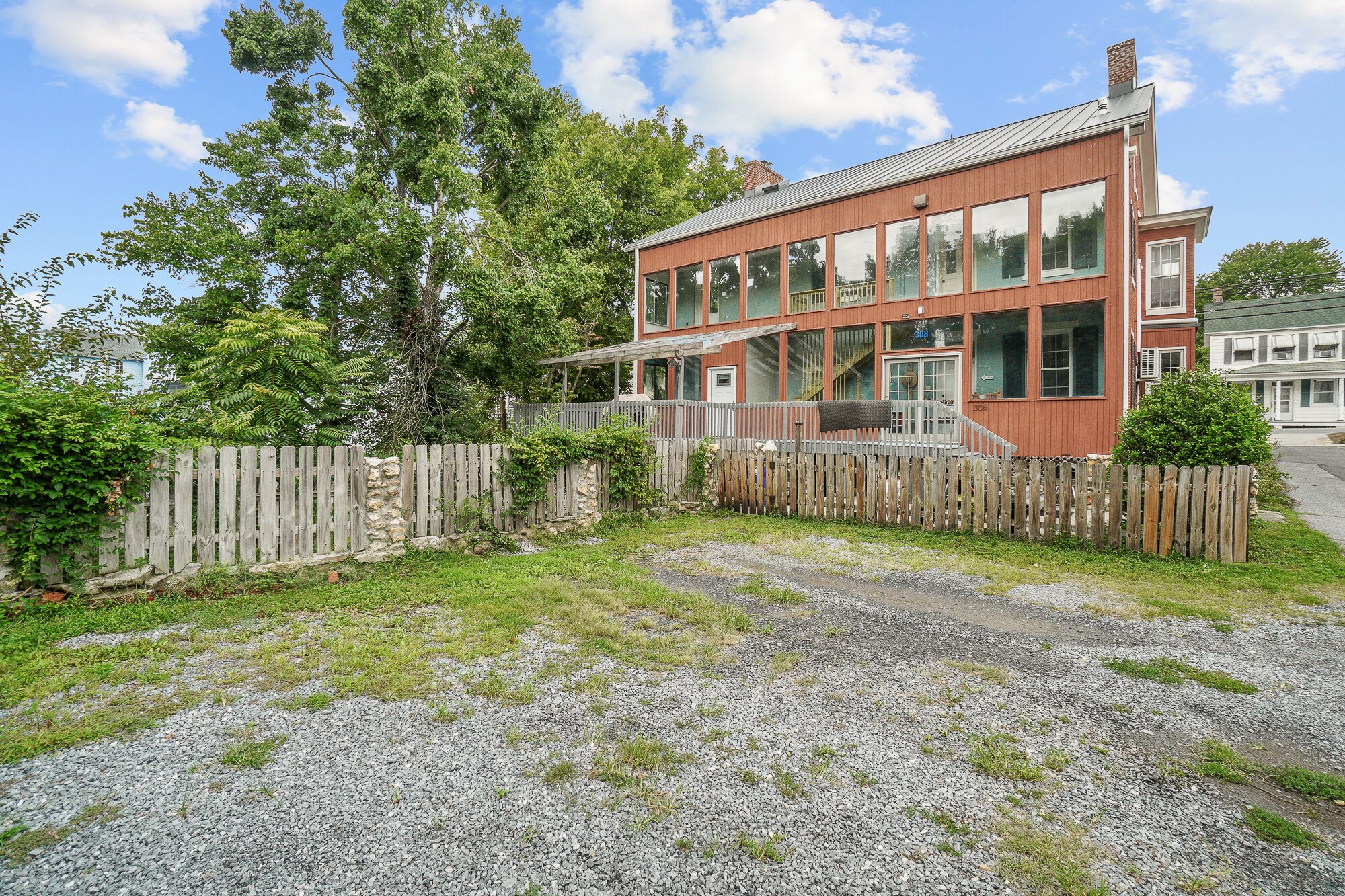 Building Photo - 308 W Main St