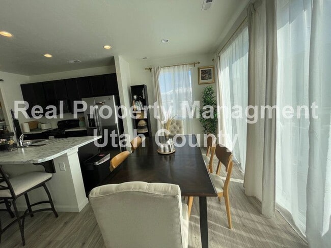 Building Photo - 290 N 1630 W