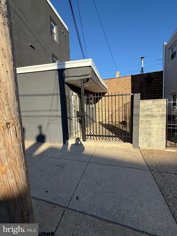 Building Photo - 2537 E Auburn St