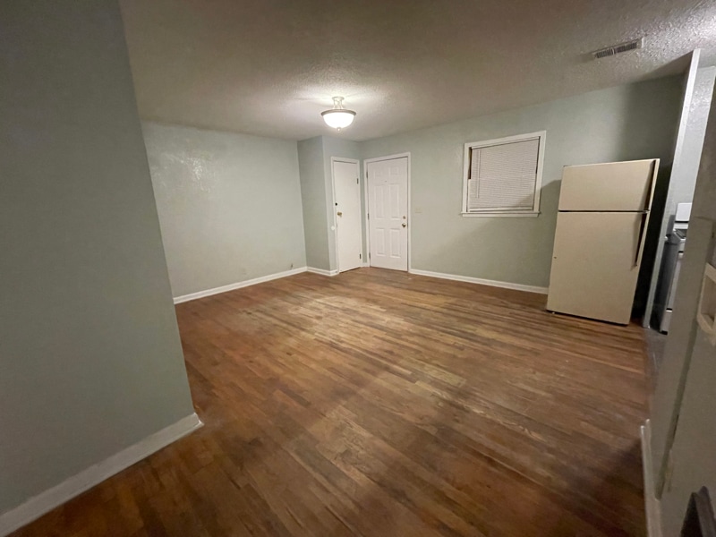 Building Photo - 404 E Madison St