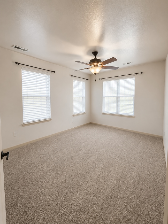 Building Photo - Beautiful 2-Story Home In Hidden River. Finished Basement. Turfed Backyard.