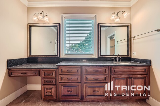 Building Photo - 3893 Ridge Grove Way