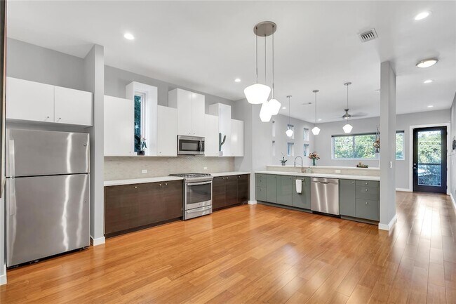 Building Photo - 1518 Parker Ln