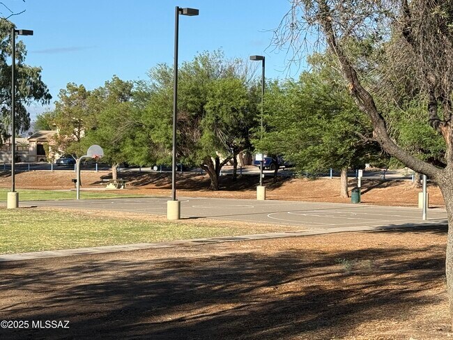 Building Photo - 2560 W Tenbrook Way