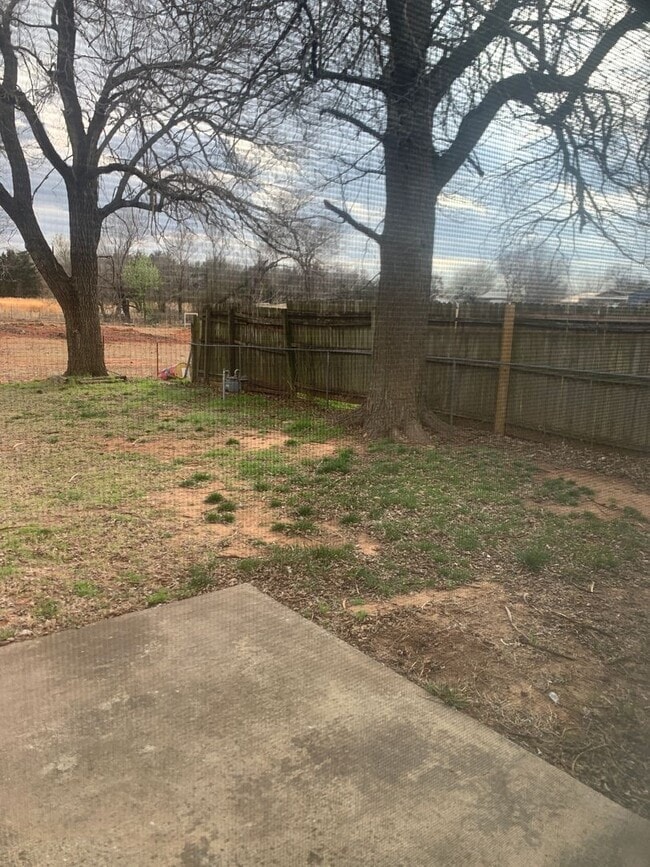 Building Photo - Renovated 3 Bedroom/ 1.5 Bath in Great Neighborhood