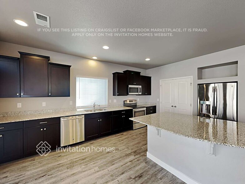 Building Photo - 9234 Castle Oaks Dr