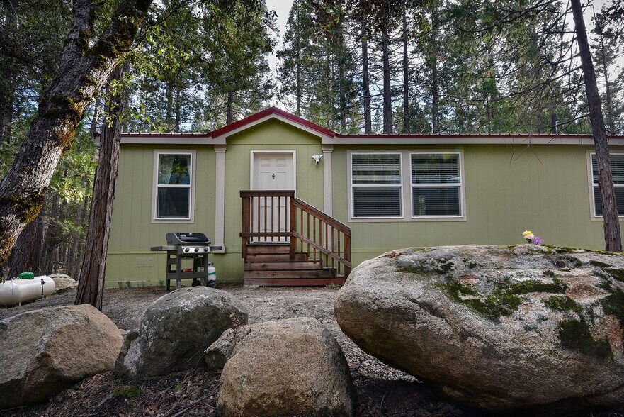 Building Photo - 2616 Mariposa Ave