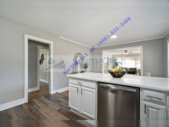 Building Photo - BR/2.5BA SFR with finished basement and back deck in NW Atlanta