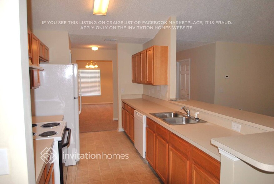 Building Photo - 10939 Apple Blossom Trail E