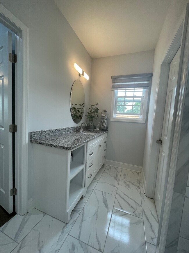 Building Photo - Beautifully Furnished 4-Bedroom Home with ...