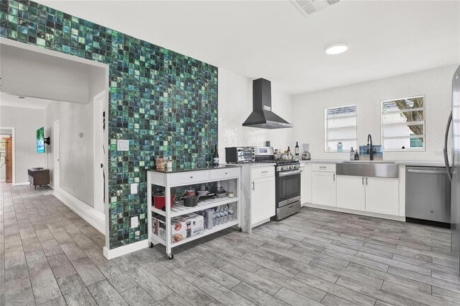 Building Photo - 4110 N Central Ave