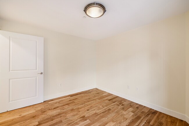 Building Photo - 4300 Spruce St