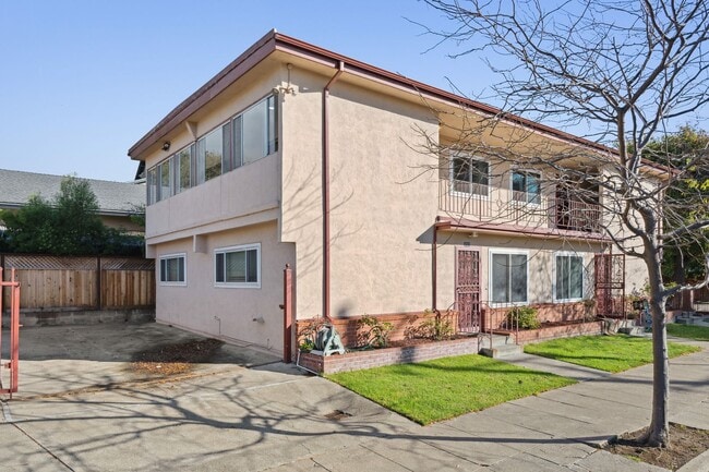 Building Photo - 2727 McGee Ave