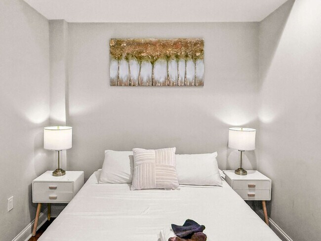 Building Photo - 606 S 2nd St