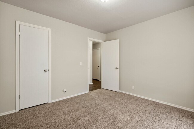 Building Photo - Updated 3 Bed 2 bath with 2 car garage!