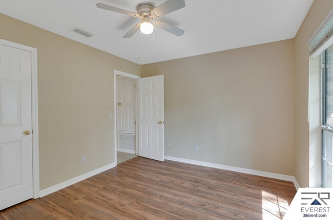 Building Photo - 83 Brushwood Ln