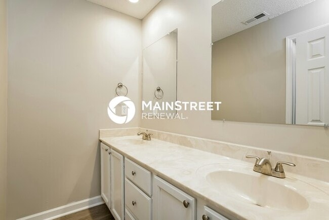 Building Photo - 3 Bedroom Pet-Friendly Home in Raleigh, NC with Main Street Renewal