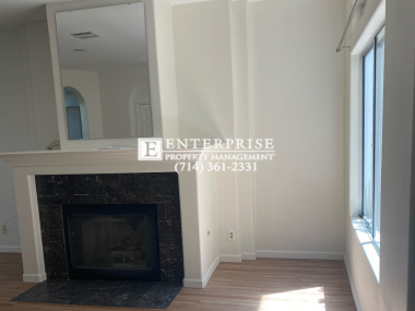 Building Photo - Spacious Townhome in Crown Villas Communit...