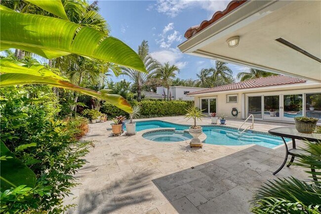 Building Photo - 2000 Admirals Way