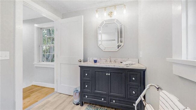 Building Photo - 10 Rear Robinson St