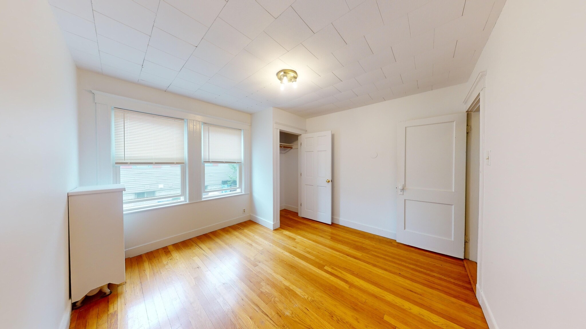 Building Photo - 52 Linwood St