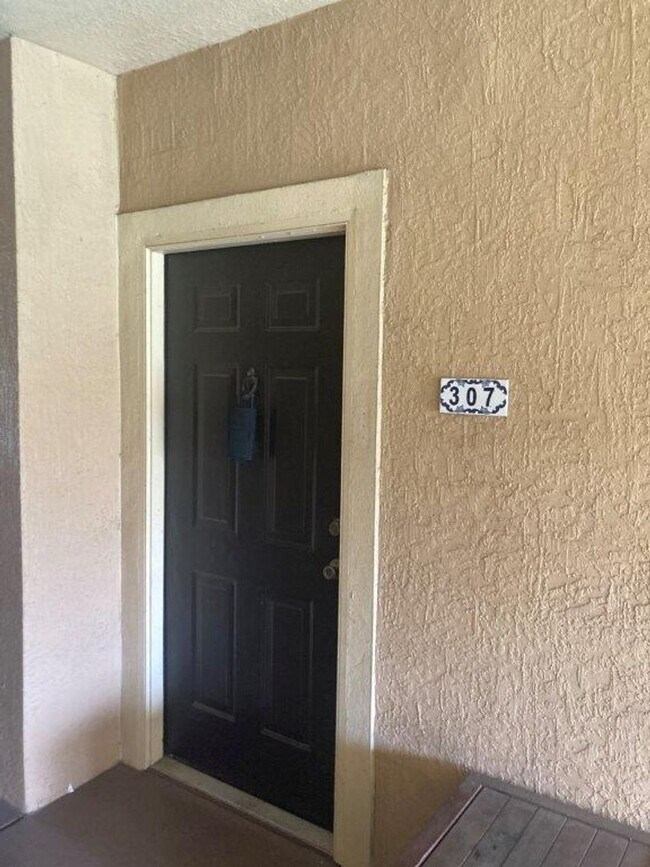 Building Photo - 2 bd / 1 ba in Palms Club Community