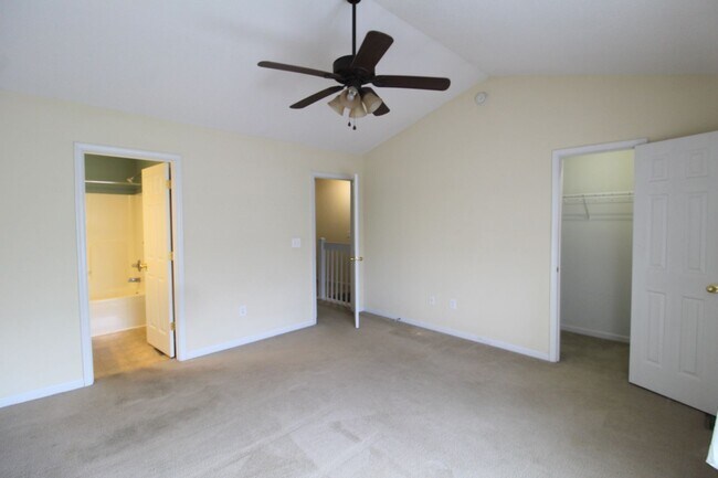 Building Photo - Liberty Square townhome