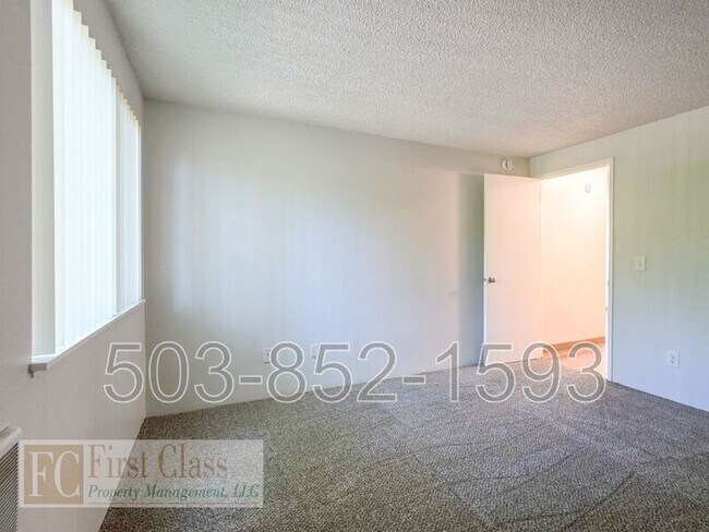 Building Photo - 3618 SW Beaverton Hillsdale Hwy