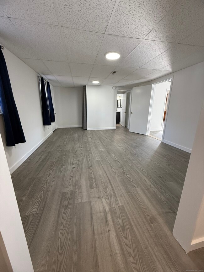 Building Photo - 74 Grove Beach Rd N