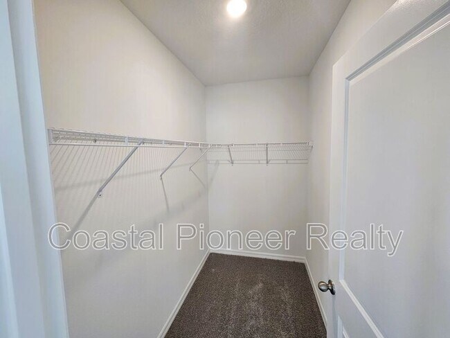 Building Photo - 32476 Weathered Oak Dr