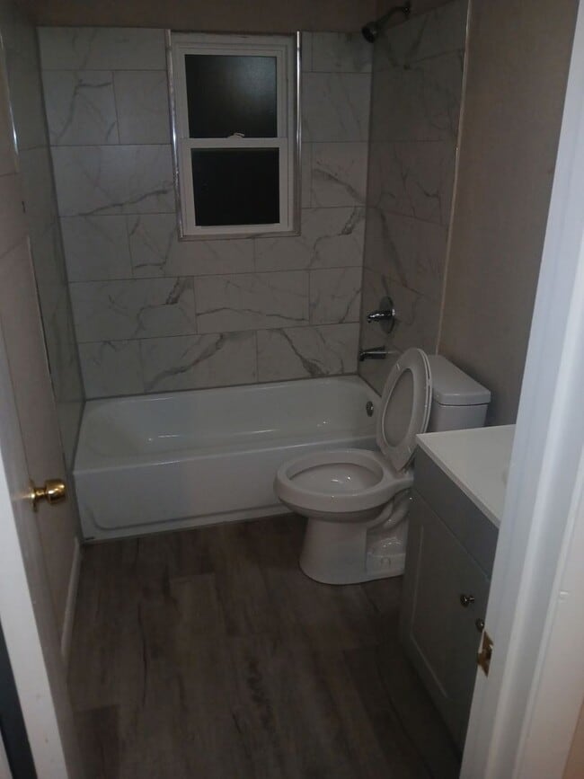 Building Photo - 1721 Active