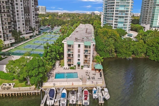 Building Photo - 2201 Brickell Ave