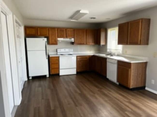 Building Photo - 203-MF2-E