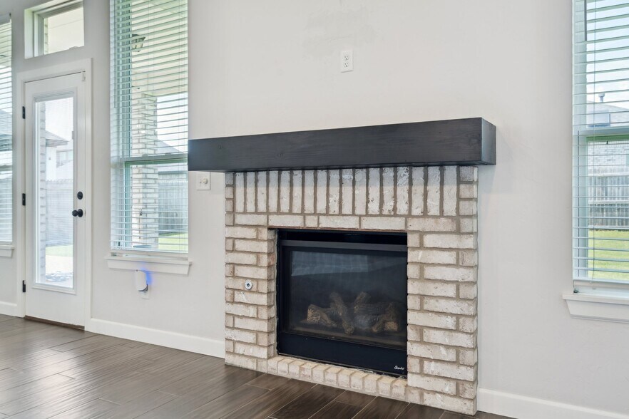 Building Photo - 15908 Buffalo Dr