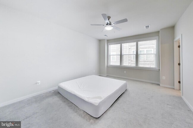 Building Photo - 16212 Bushwick Pl