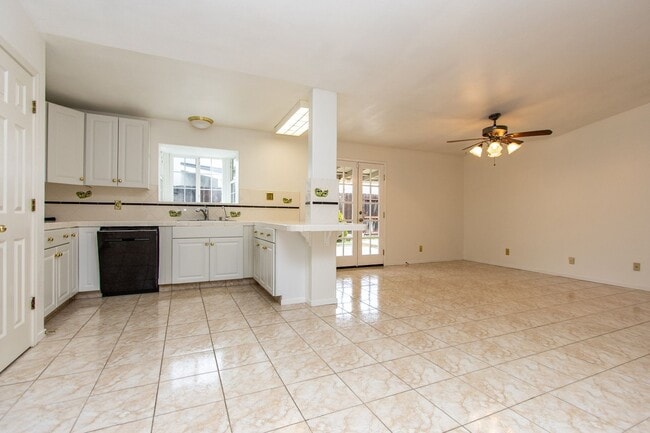 Building Photo - Beautiful Spacious Country Living Home!