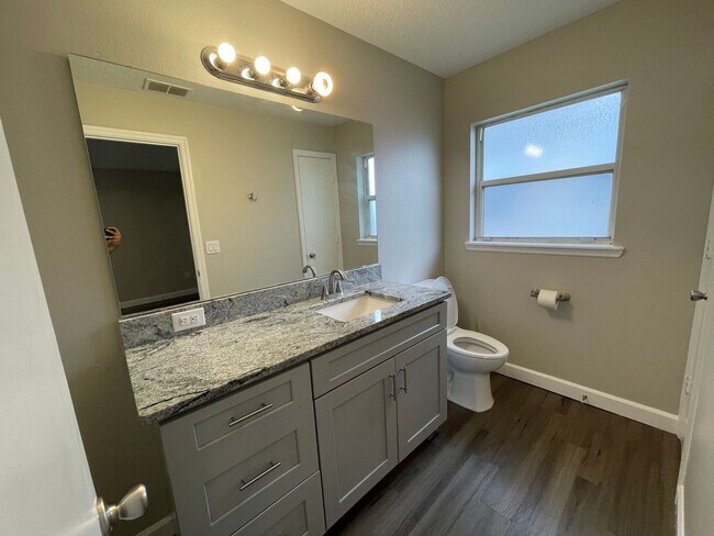 Building Photo - NEWLY RENOVATED 3/2 Duplex near Sleepy Hollow Sports Complex in Leesburg