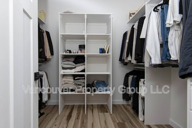 Building Photo - 5075 E Ferdinand Ct