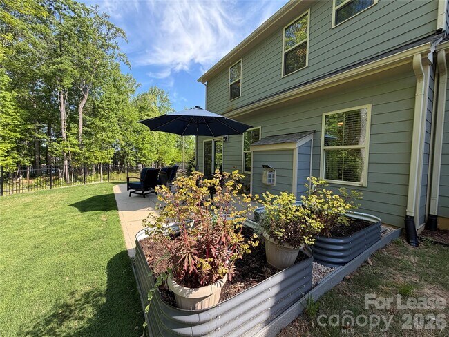 Building Photo - 163 Beacon Dr