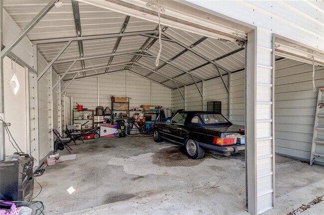 Building Photo - 6401 S Adelia Ave