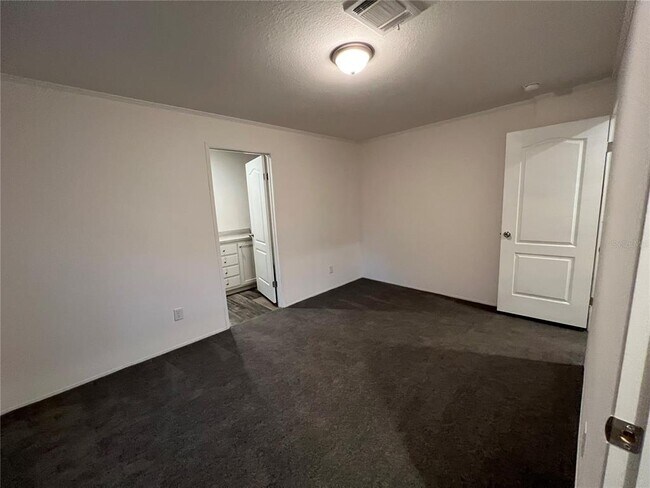 Building Photo - 39141 Bay Ave
