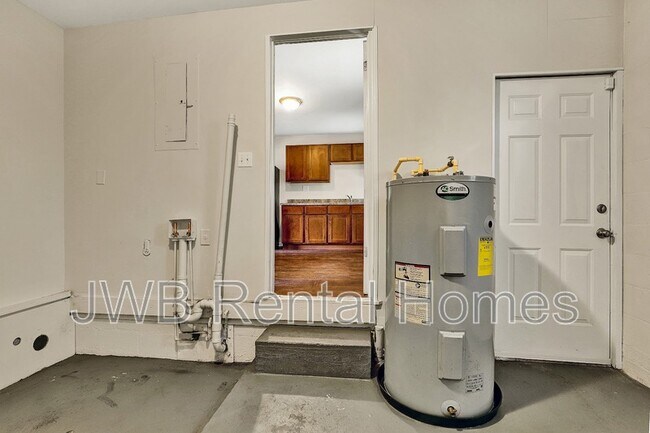 Building Photo - 10256 Briarcliff Rd E