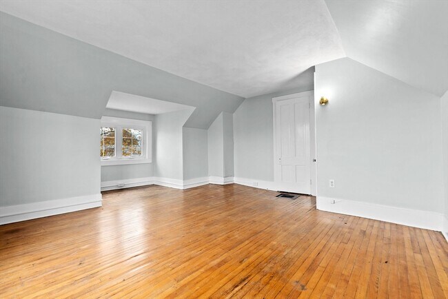 Building Photo - 23 Thorndike St