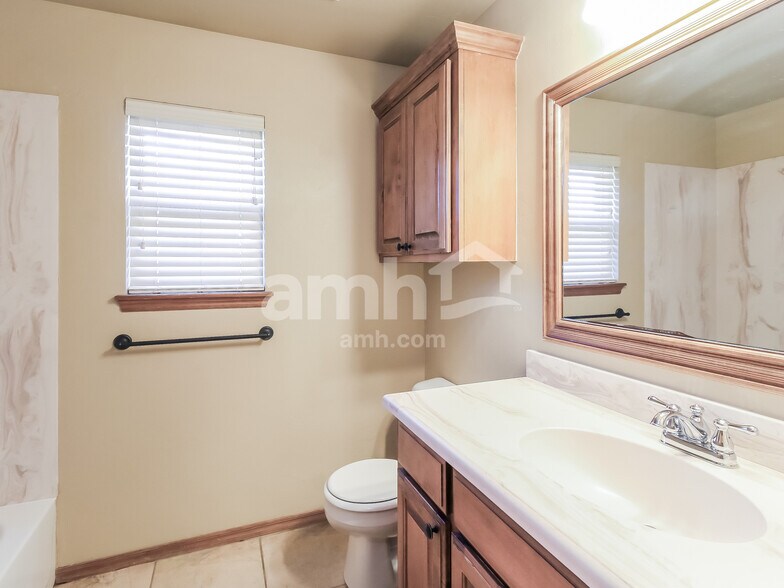 Building Photo - 809 Tea Rose Dr