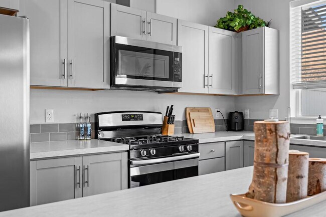 Building Photo - 5324 Remington Dr