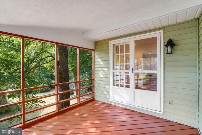 Building Photo - 9821 Hampton Ln