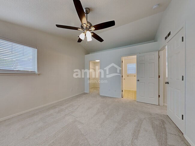 Building Photo - 1410 SE 7th Way