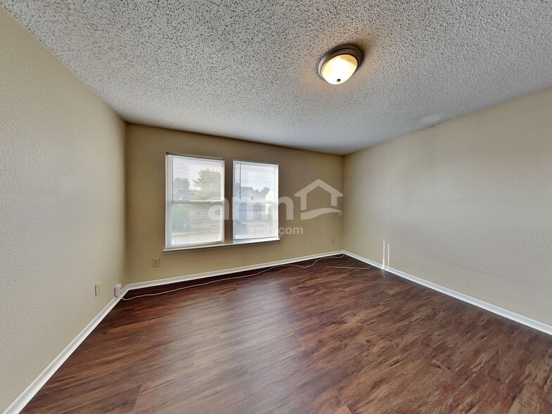 Building Photo - 12422 Rose Haven Dr