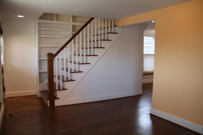 Building Photo - 310 2nd St