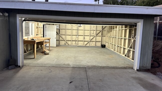 Building Photo - 1112 Flamingo Ave